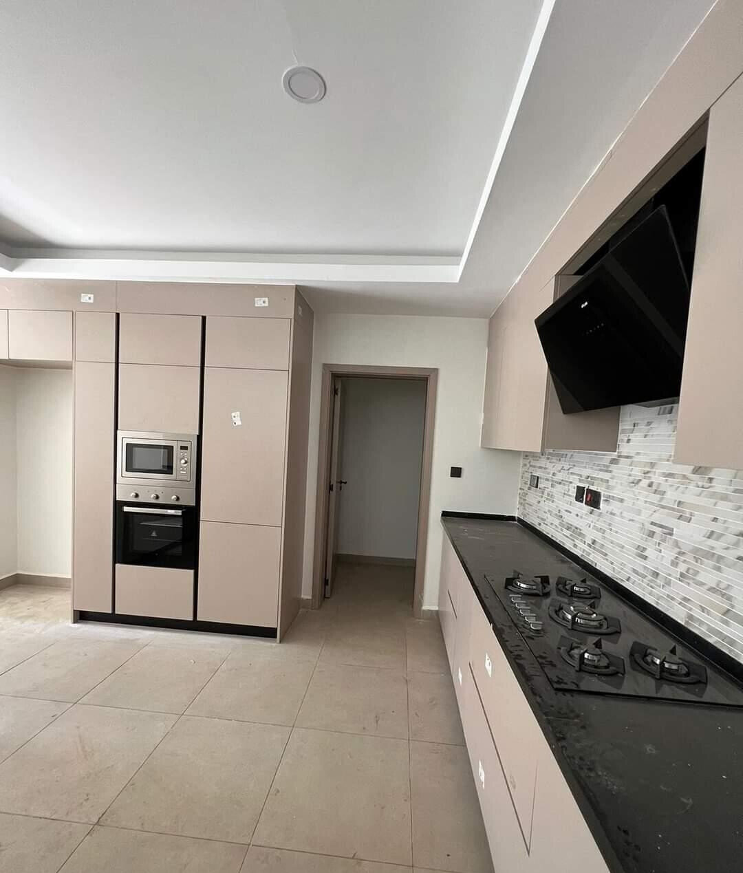 Pet-Friendly 4-Ensuite Townhouse with DSQ & Garden - Lavington