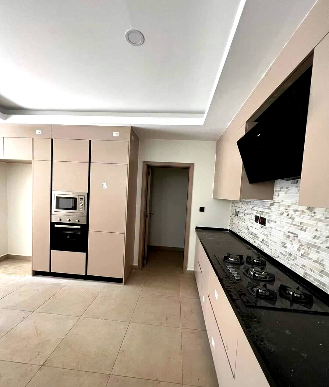 Pet-Friendly 4-Ensuite Townhouse with DSQ & Garden - Lavington