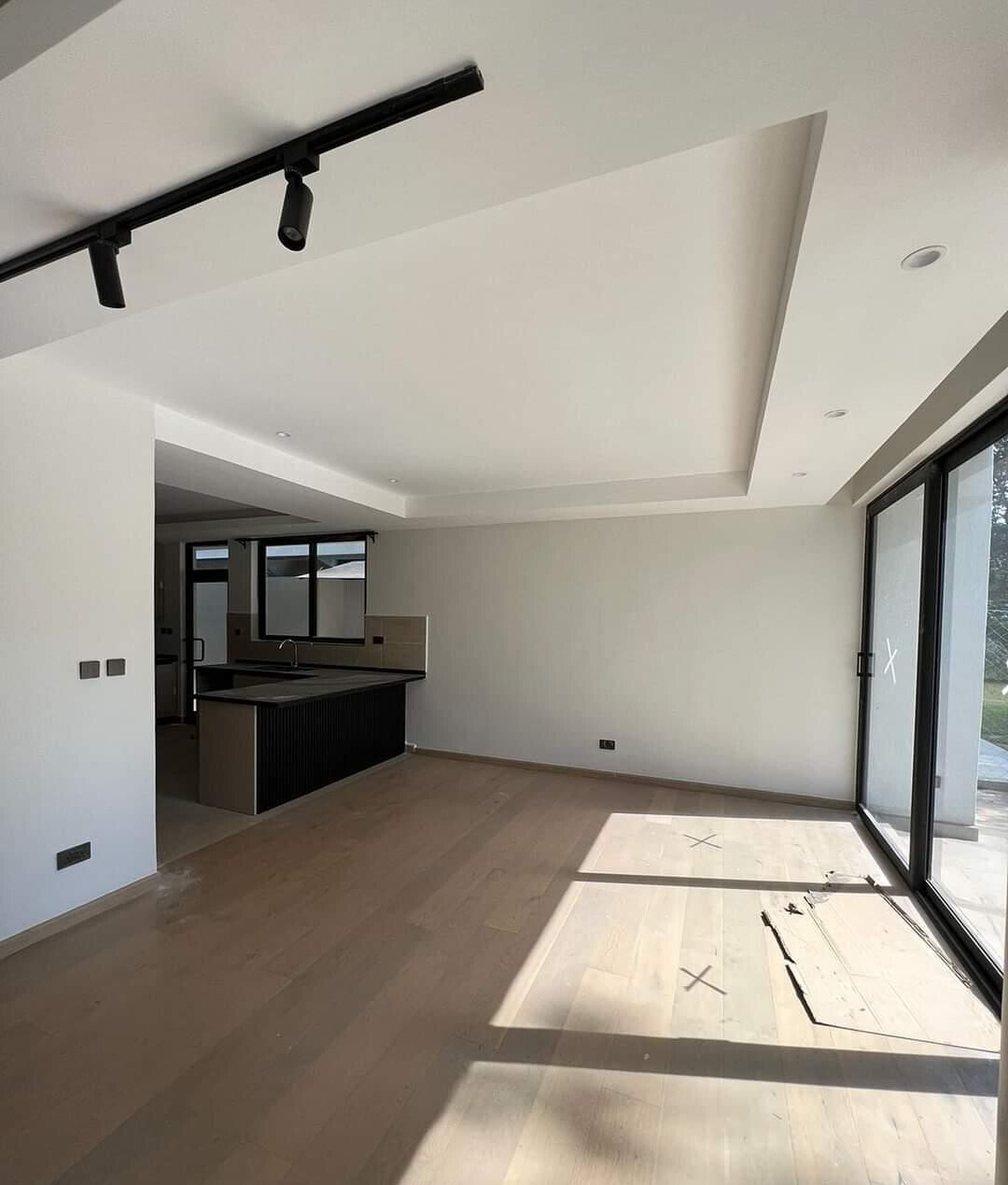 Pet-Friendly 4-Ensuite Townhouse with DSQ & Garden - Lavington