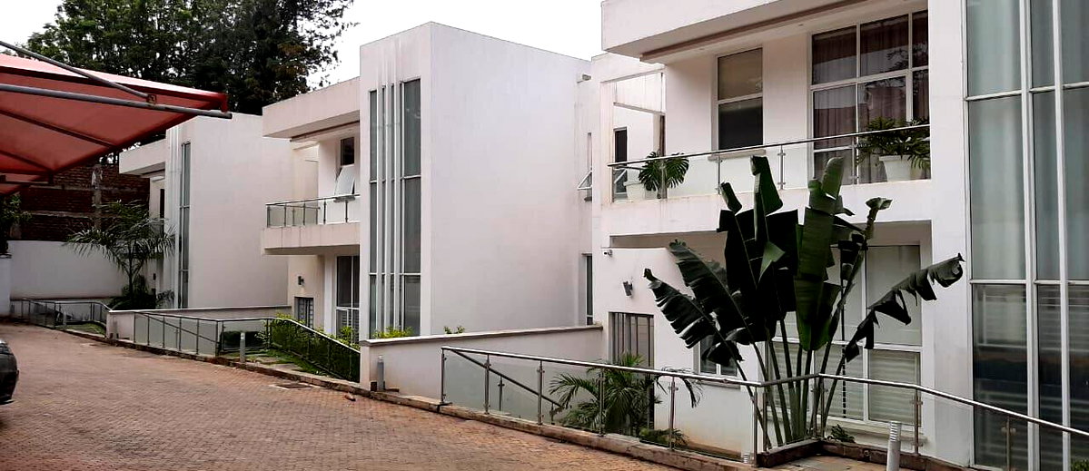 5-Ensuite Townhouse with Private Pool & Jacuzzi - Spring Valley