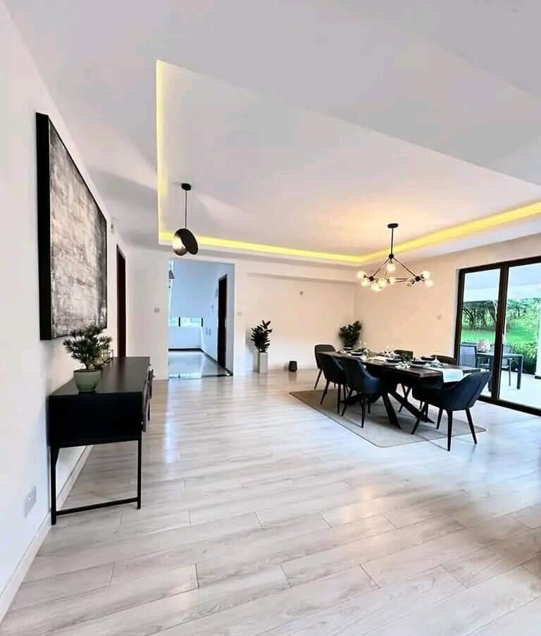 5-Ensuite Townhouse with Ololua Forest Views – Karen