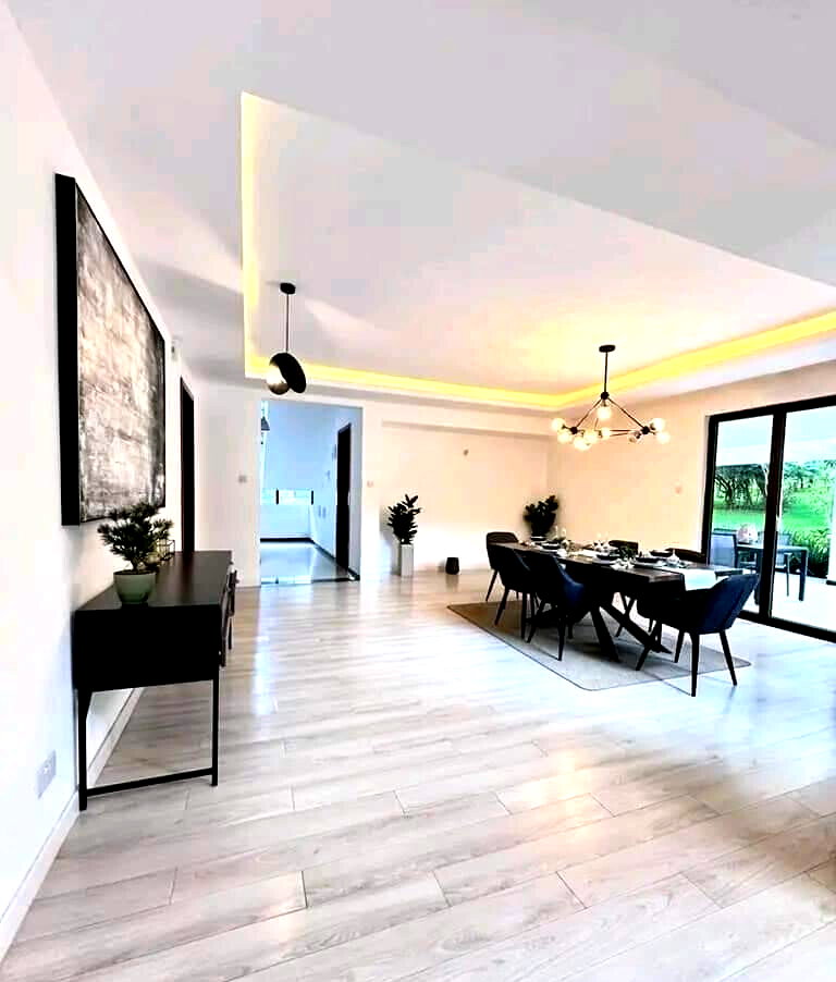 5-Ensuite Townhouse with Ololua Forest Views – Karen