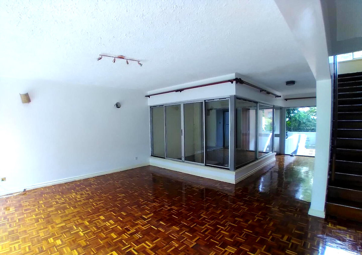 3BR Townhouse with DSQ & Pool Access - Lavington