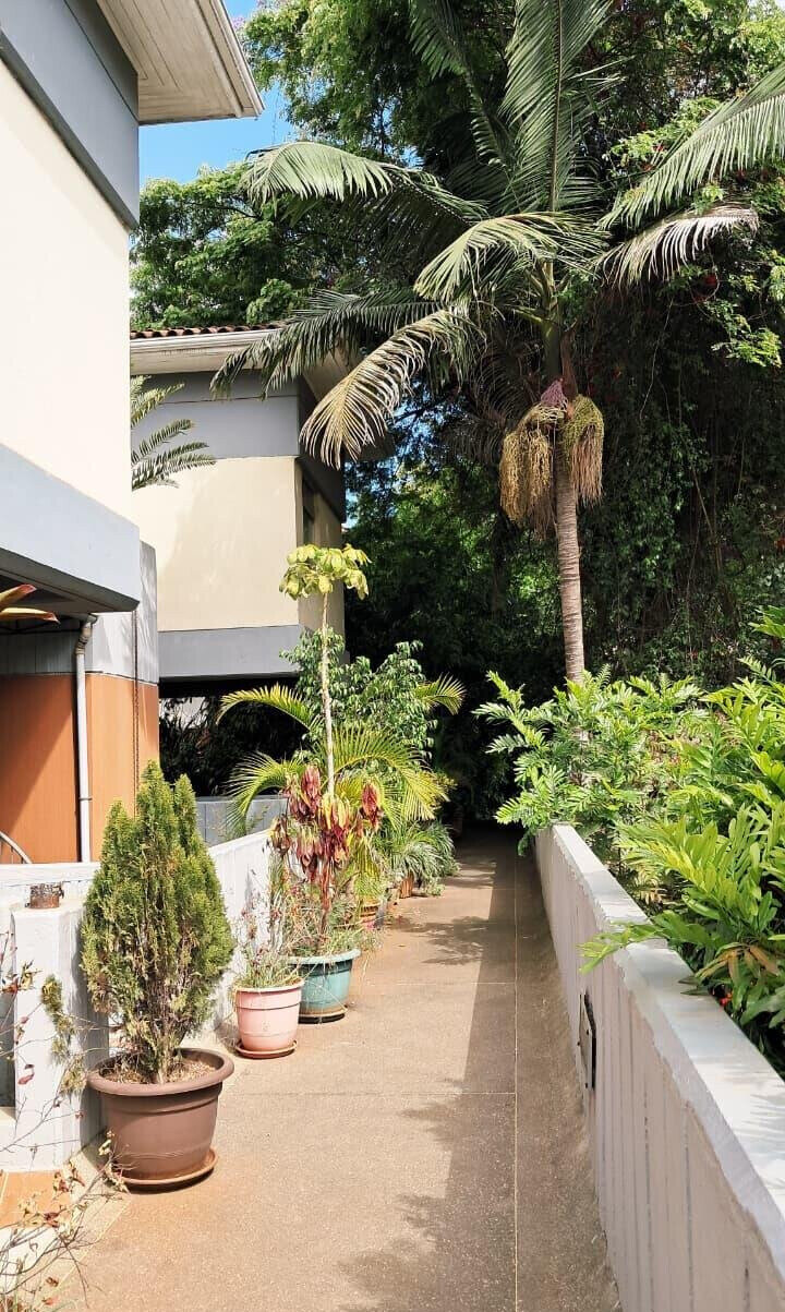 3BR Townhouse with DSQ & Pool Access - Lavington