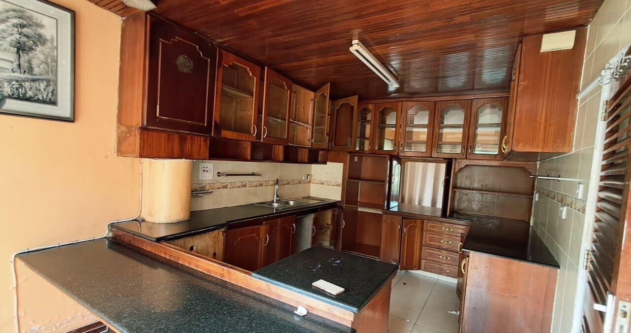 3BR Townhouse with DSQ & Pool Access - Lavington