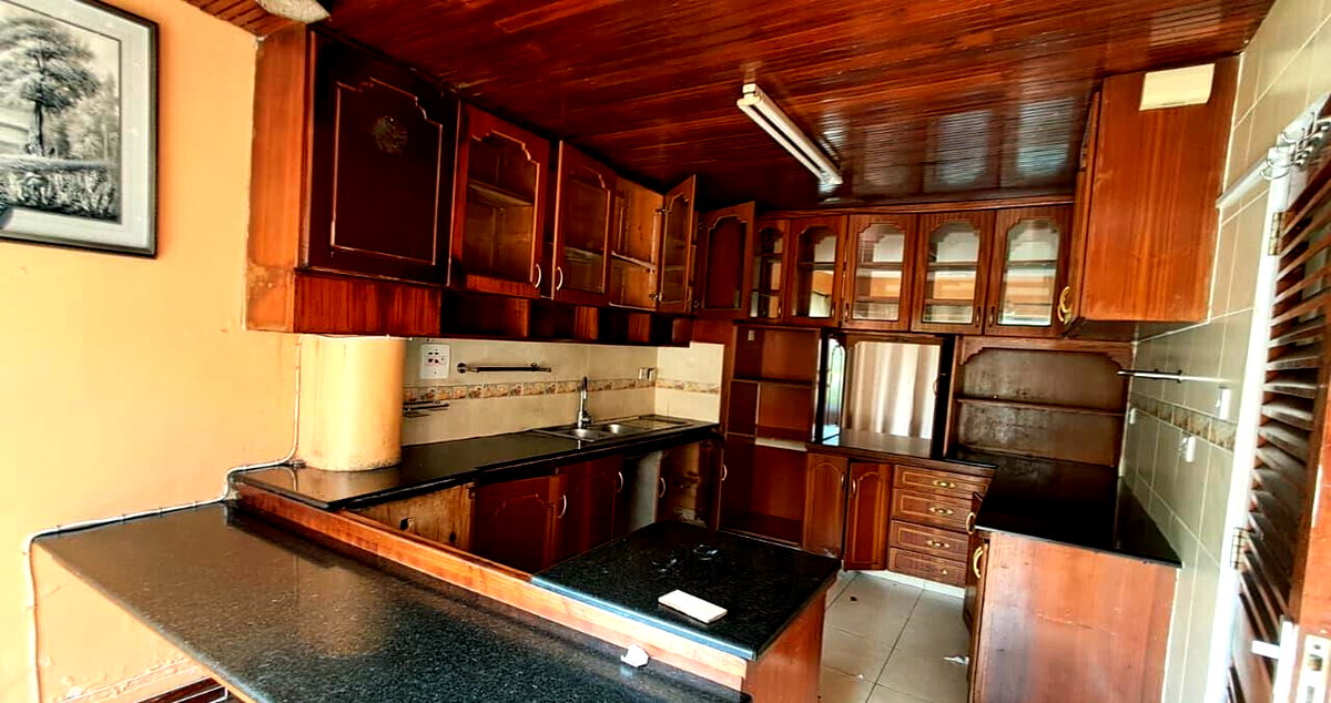 3BR Townhouse with DSQ & Pool Access - Lavington