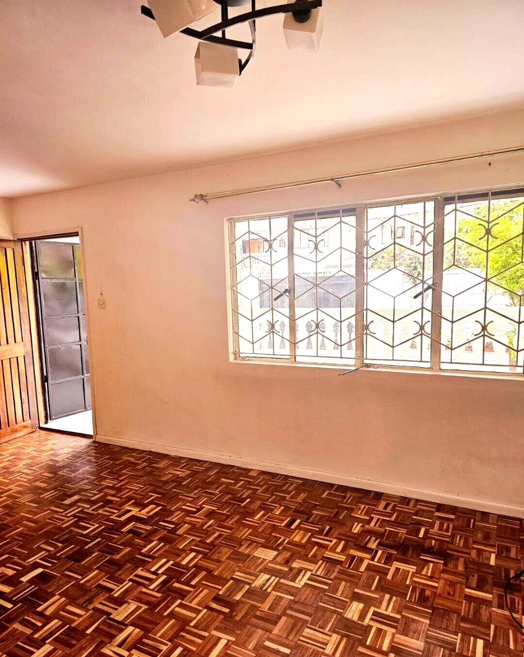 4BR Townhouse with DSQ & Secluded Estate - Lavington