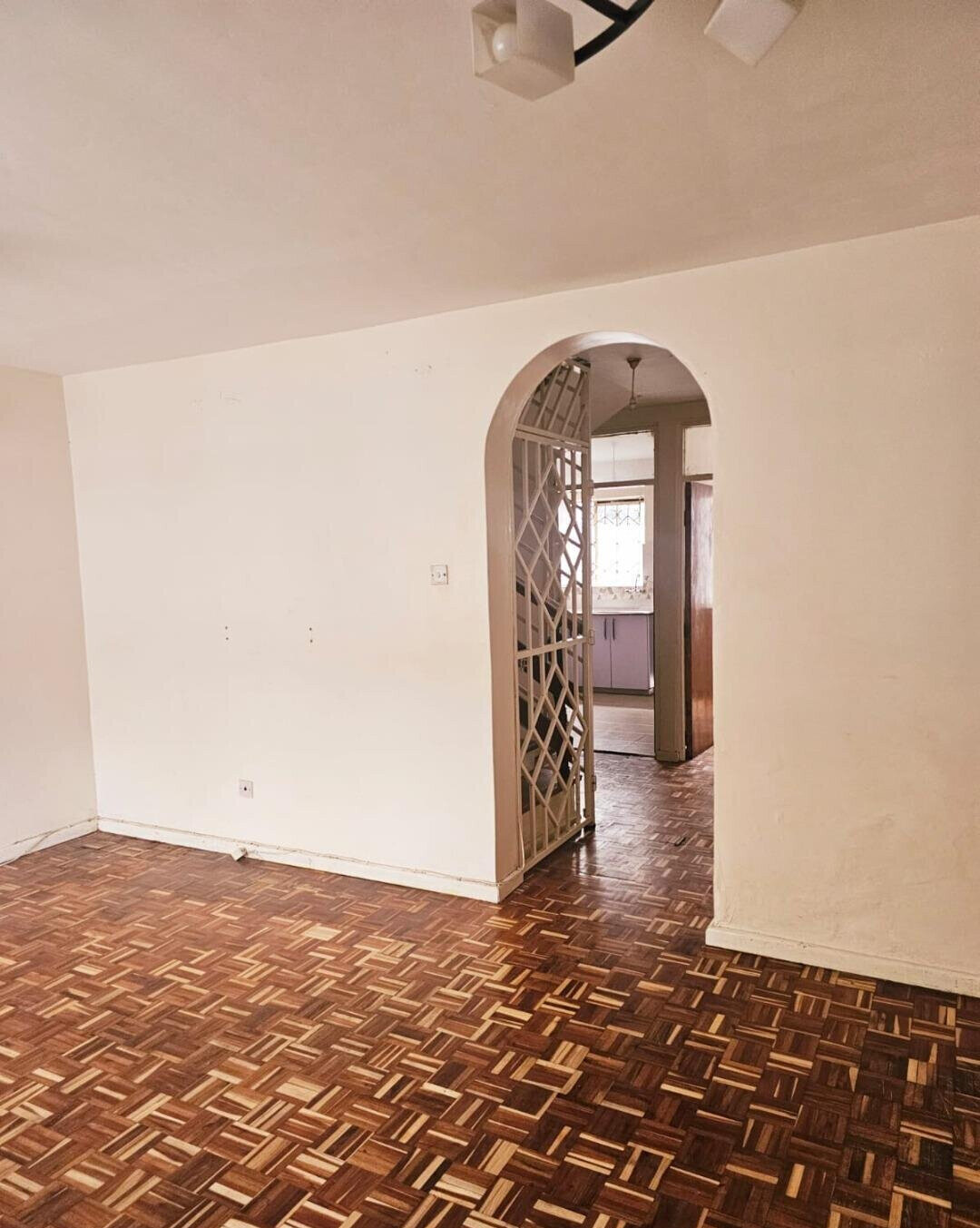 4BR Townhouse with DSQ & Secluded Estate - Lavington