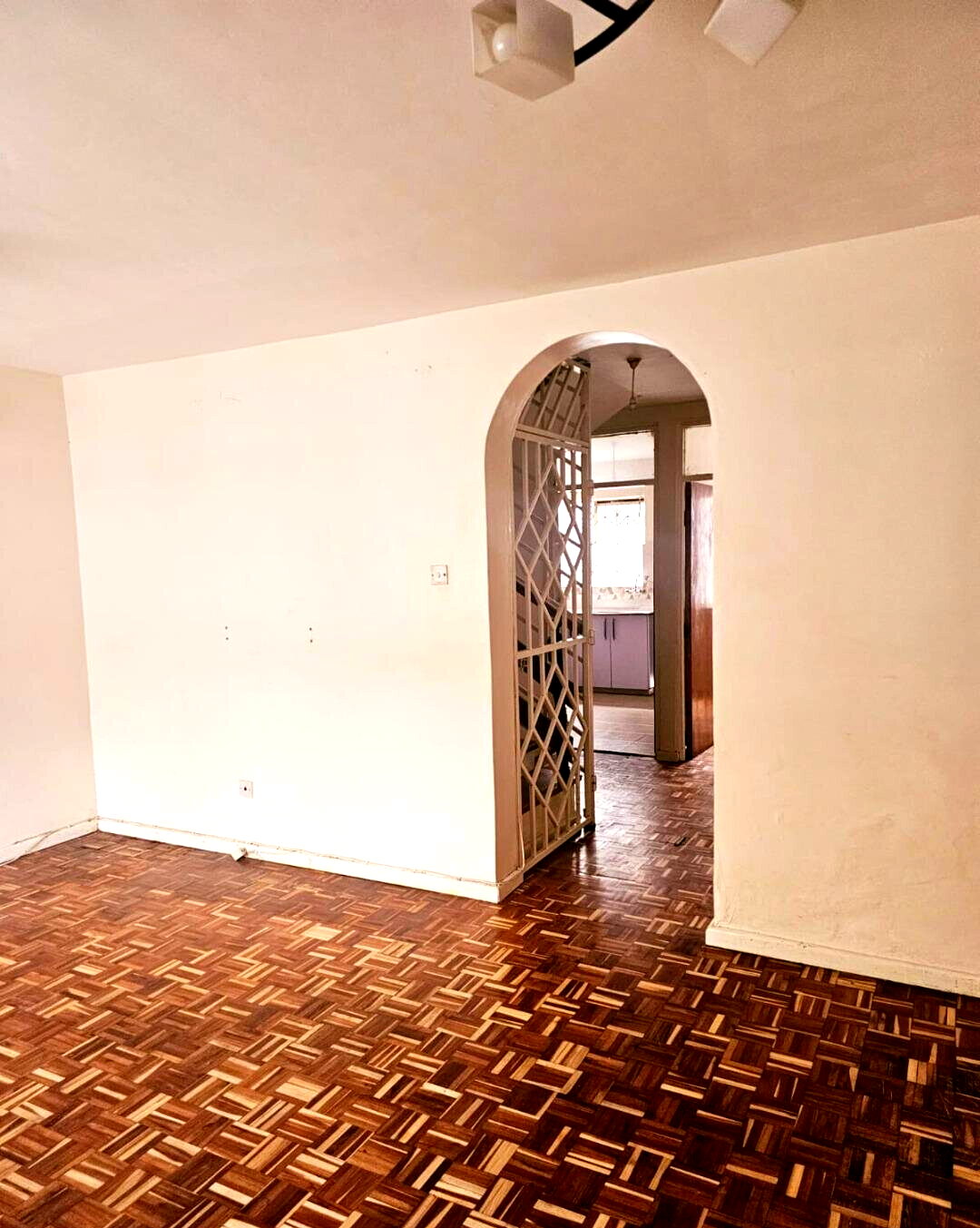 4BR Townhouse with DSQ & Secluded Estate - Lavington