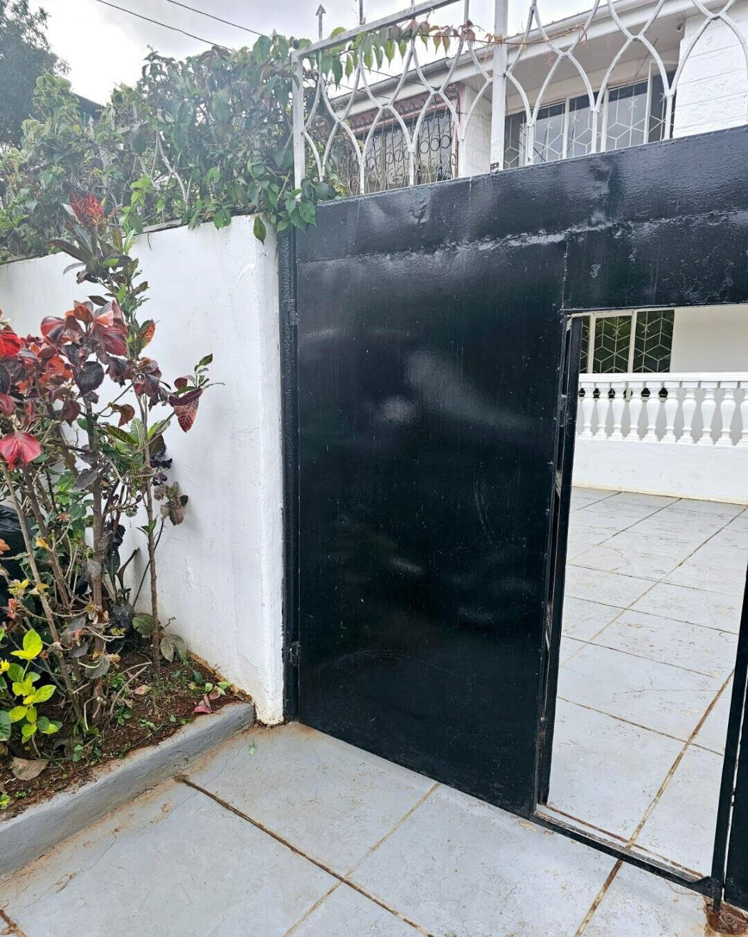 4BR Townhouse with DSQ & Secluded Estate - Lavington