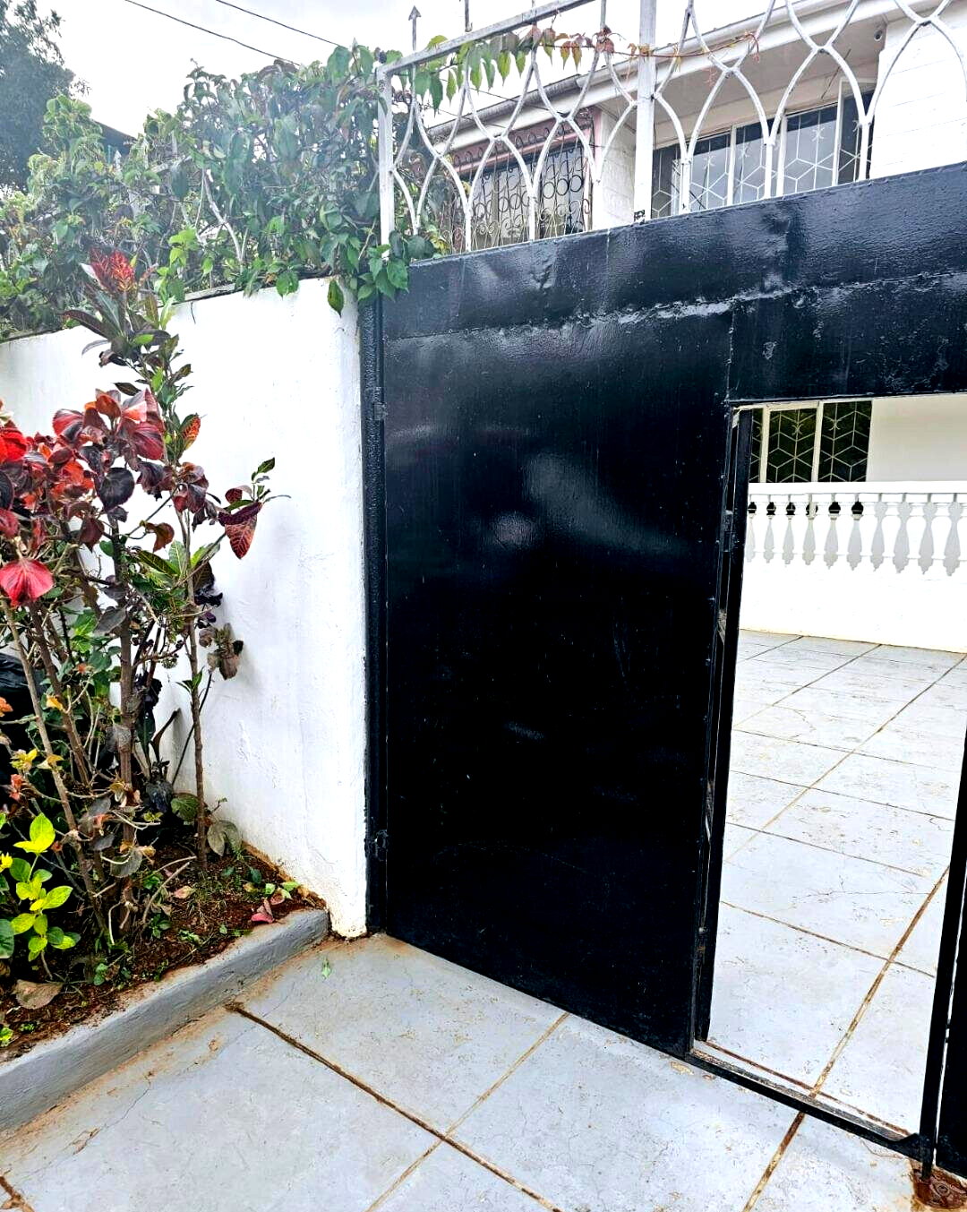 4BR Townhouse with DSQ & Secluded Estate - Lavington