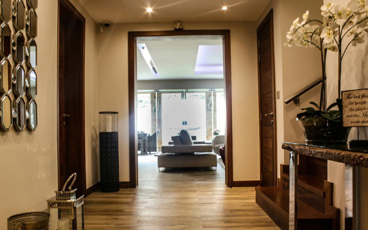 Designer 5BR Townhouse with Jacuzzi & Bar – Kyuna