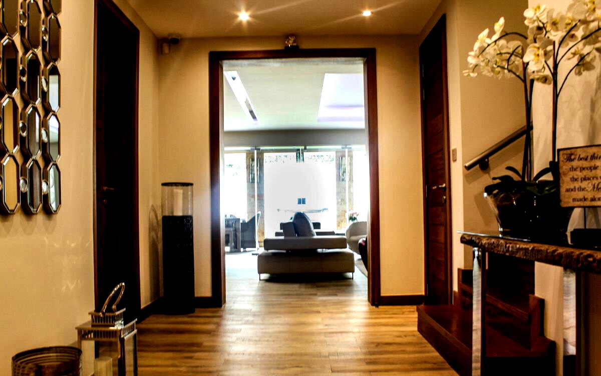 Designer 5BR Townhouse with Jacuzzi & Bar – Kyuna