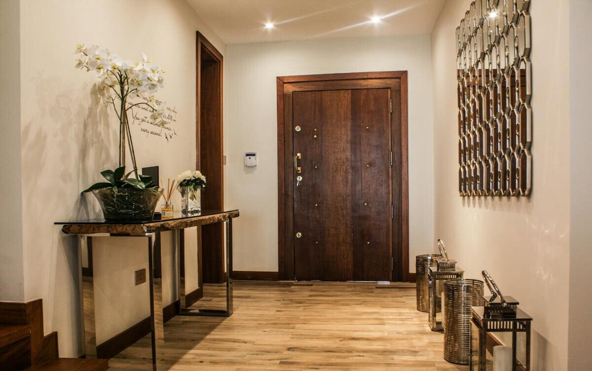 Designer 5BR Townhouse with Jacuzzi & Bar – Kyuna