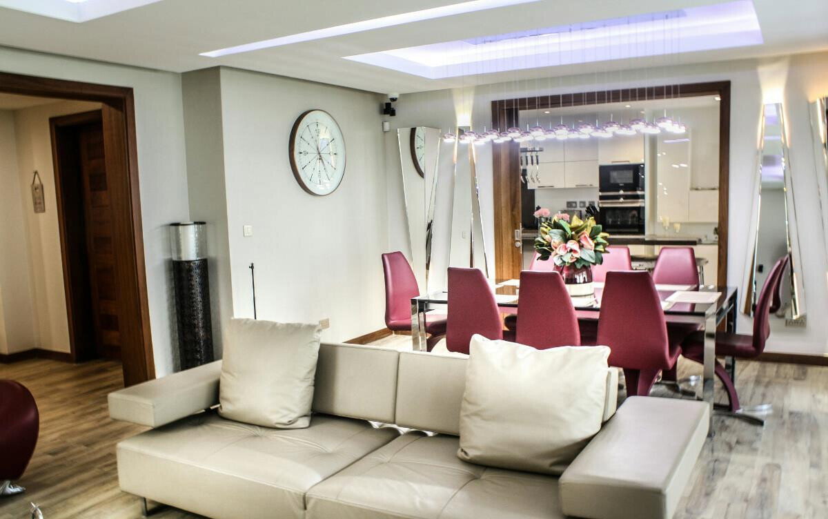 Designer 5BR Townhouse with Jacuzzi & Bar – Kyuna