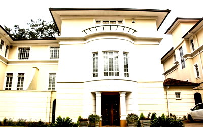 Designer 5BR Townhouse with Jacuzzi & Bar – Kyuna