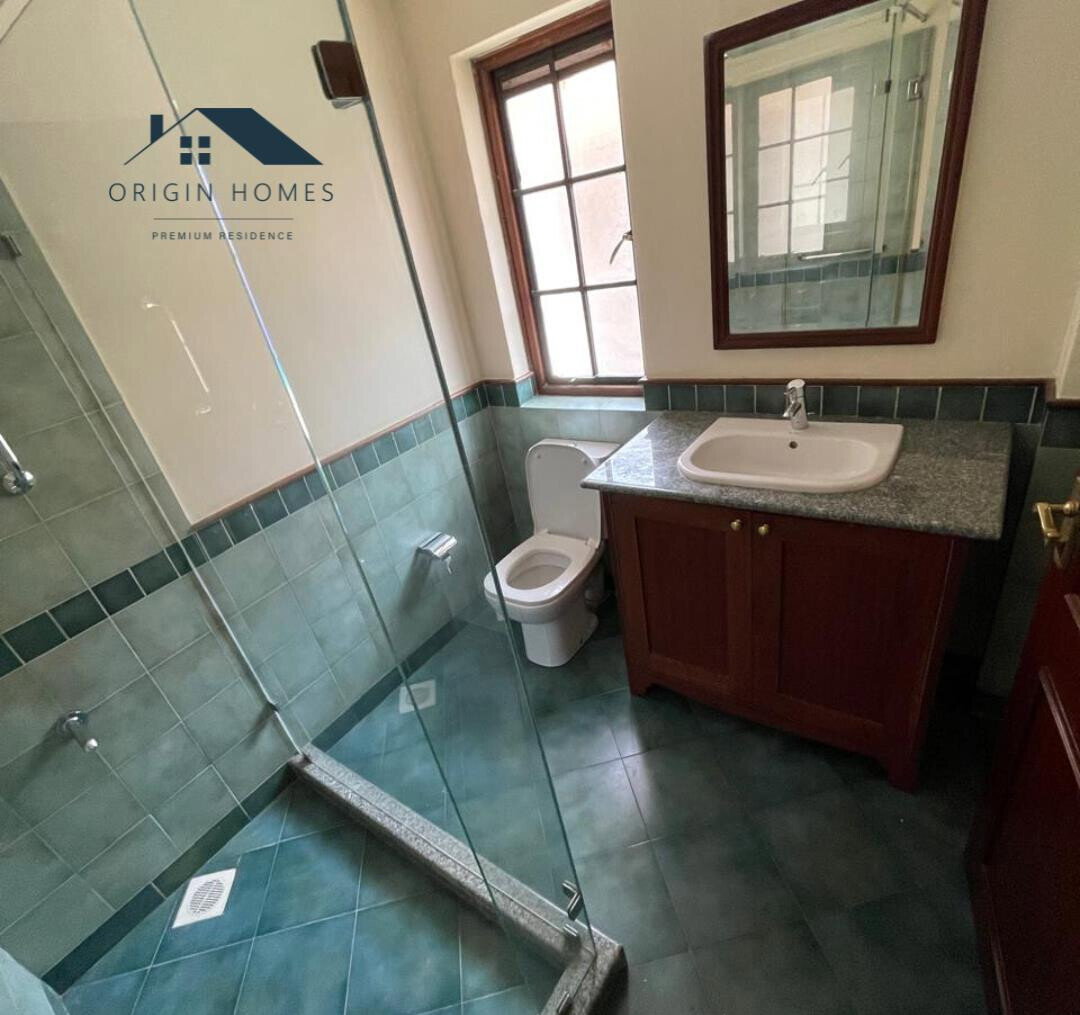 5BR Townhouse with Dual Kitchen & Backup Generator - Westlands