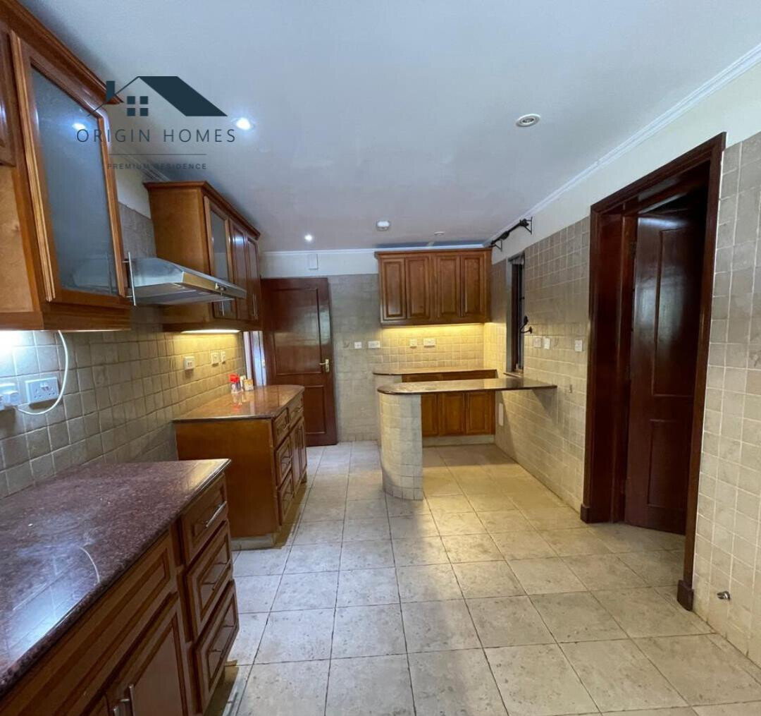 5BR Townhouse with Dual Kitchen & Backup Generator - Westlands