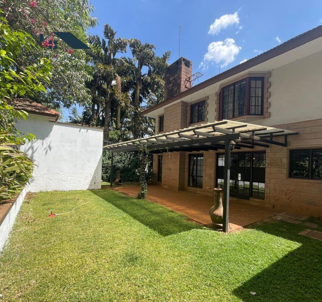 5BR Townhouse with Dual Kitchen & Backup Generator - Westlands