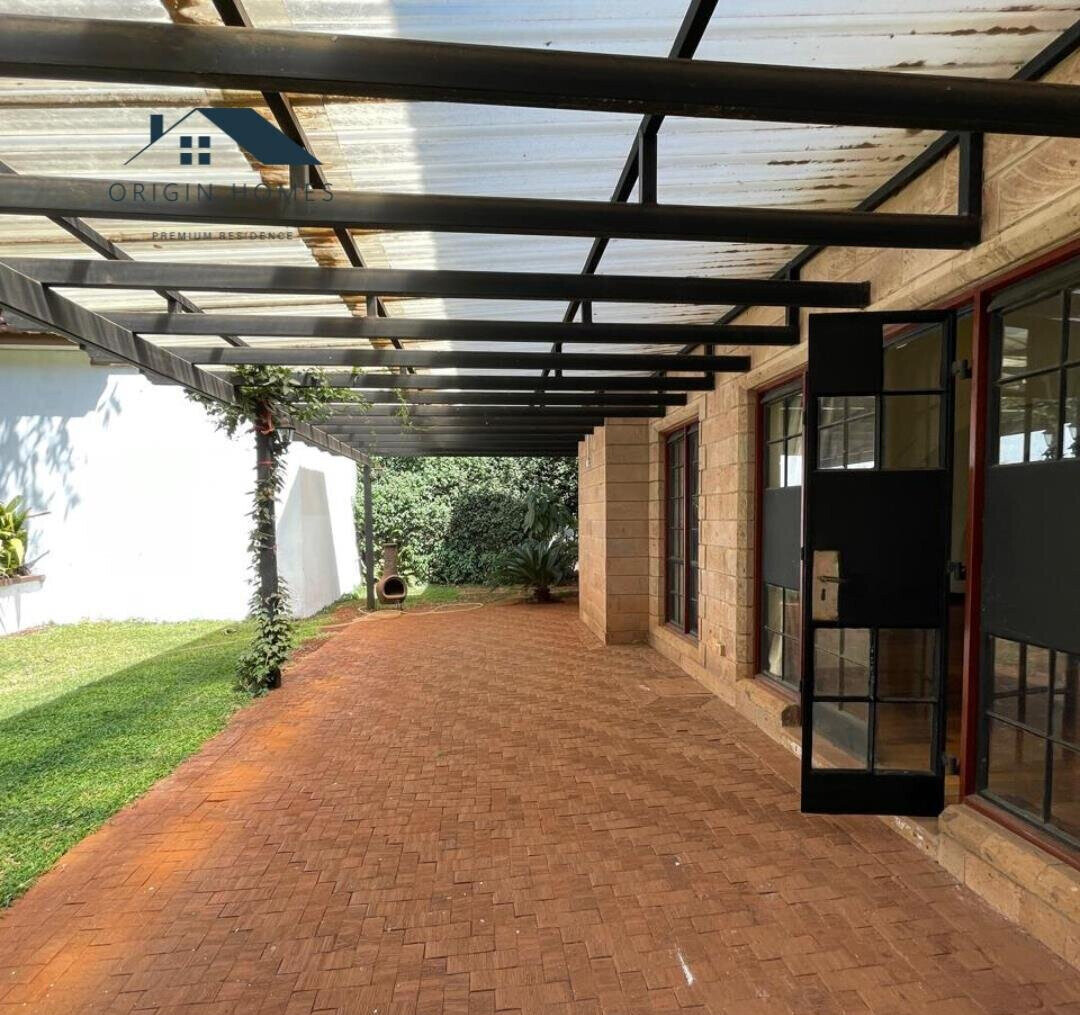 5BR Townhouse with Dual Kitchen & Backup Generator - Westlands