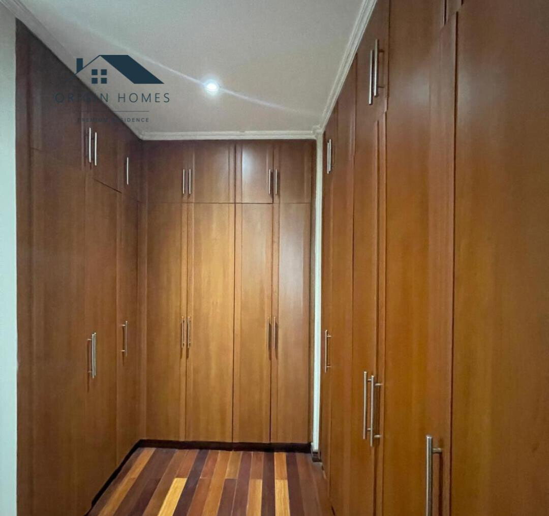 5BR Townhouse with Dual Kitchen & Backup Generator - Westlands