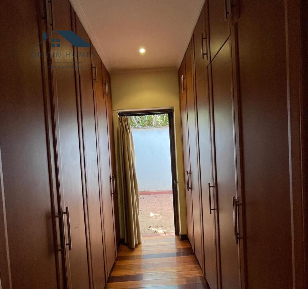 5BR Townhouse with Dual Kitchen & Backup Generator - Westlands