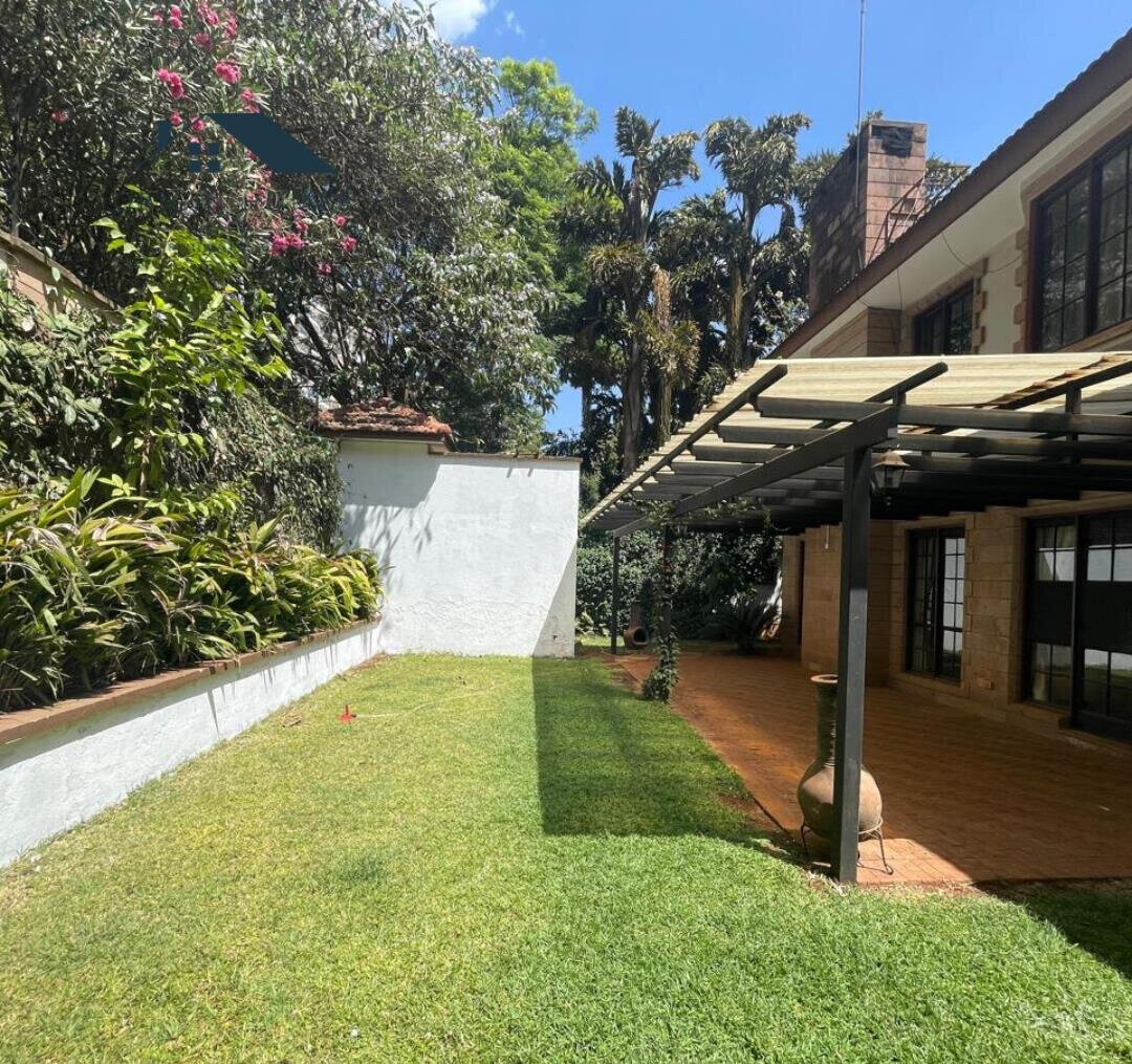 5BR Townhouse with Dual Kitchen & Backup Generator - Westlands