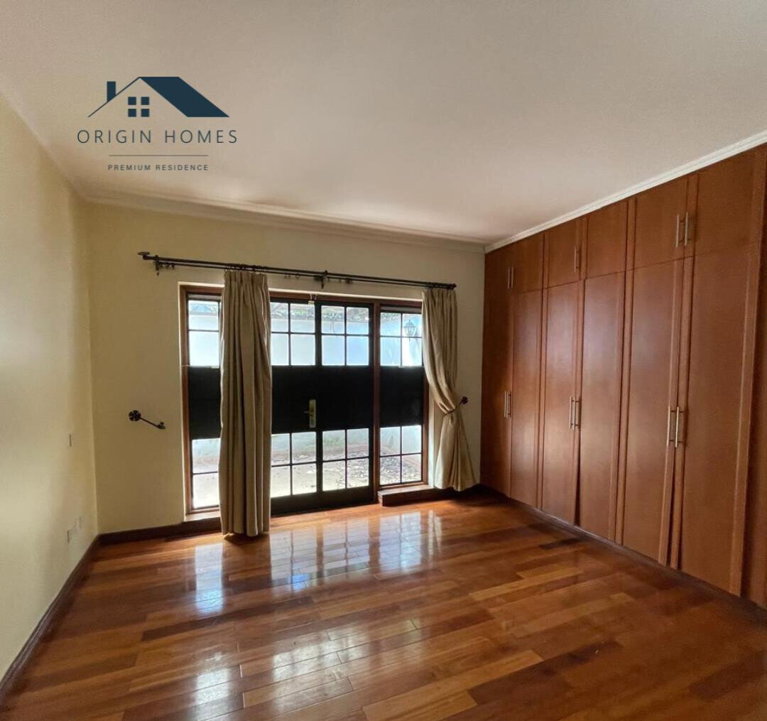 5BR Townhouse with Dual Kitchen & Backup Generator - Westlands