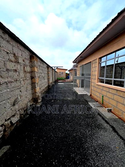 3bdrm Bungalow in Kitengela for sale - Image 9
