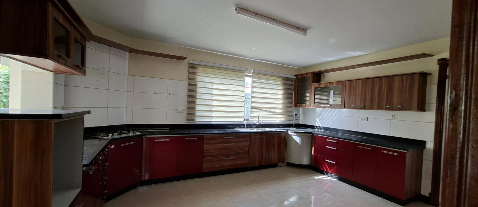 5-Ensuite Townhouse with Pool Access & DSQ - Westlands