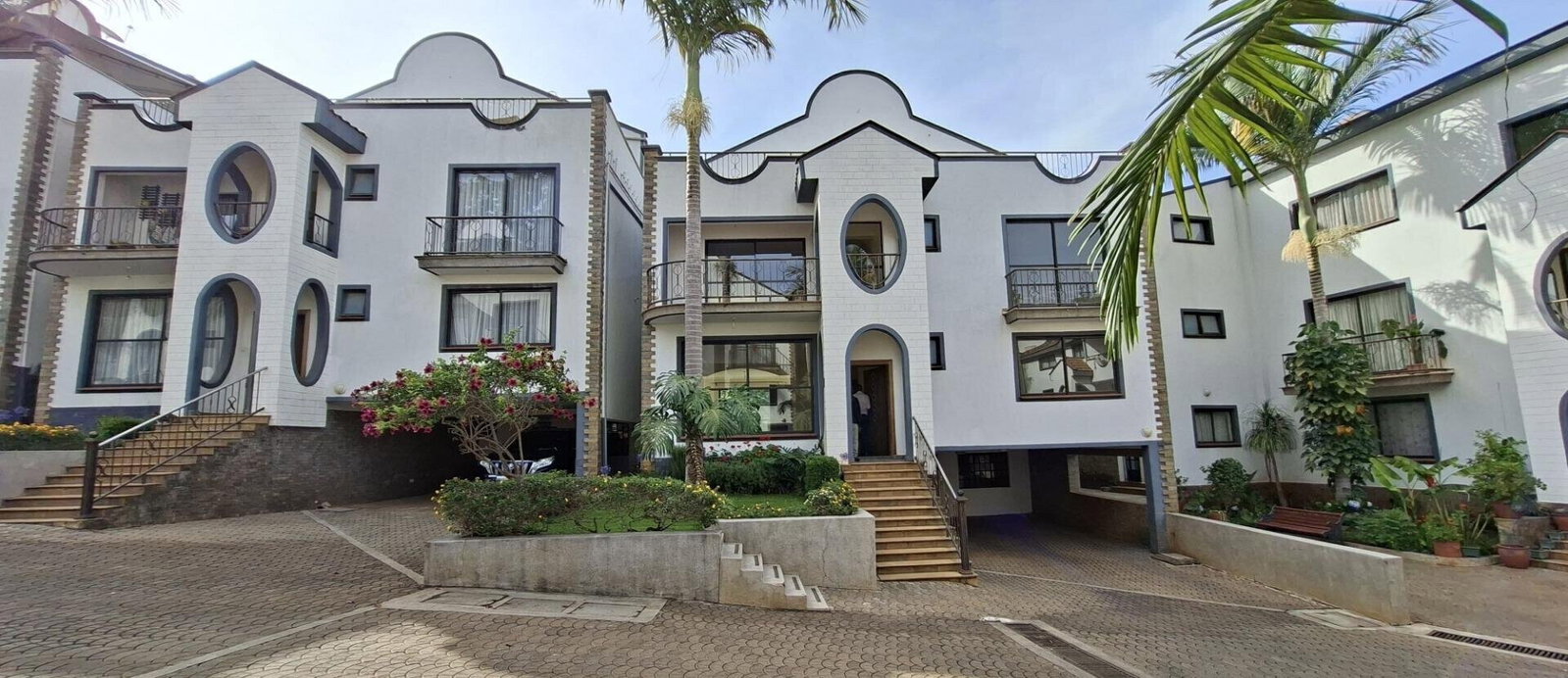 5-Ensuite Townhouse with Pool Access & DSQ - Westlands