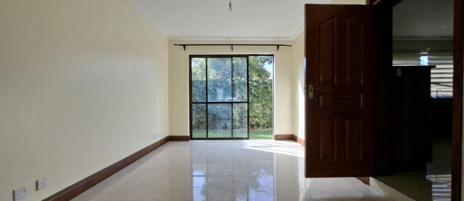 5-Ensuite Townhouse with Pool Access & DSQ - Westlands