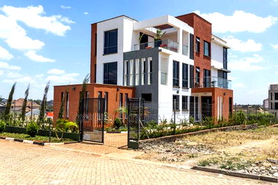 4bdrm Townhouse/Terrace In Membley For Sale - Image 1