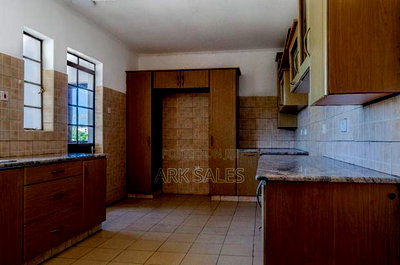 3bdrm Apartment in Malakal, Raphta Road Area for rent - Image 3