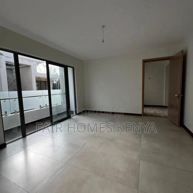 5bdrm Townhouse/Terrace in Lavington Green for sale