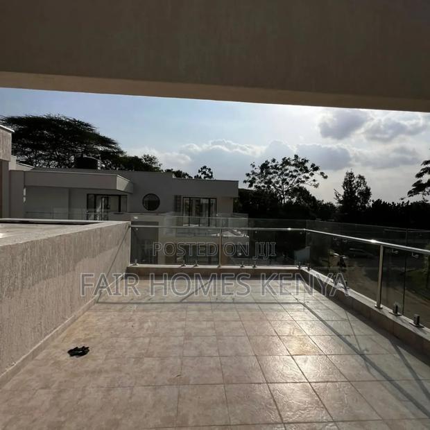 5bdrm Townhouse/Terrace in Lavington Green for sale