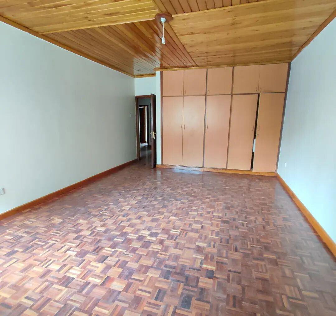 5-Ensuite Townhouse with Pool & Borehole - Lavington
