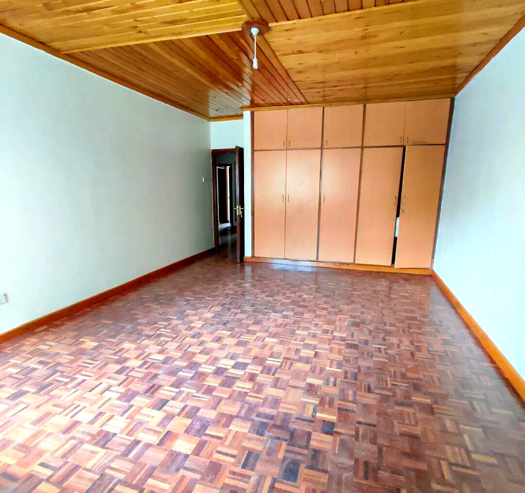 5-Ensuite Townhouse with Pool & Borehole - Lavington