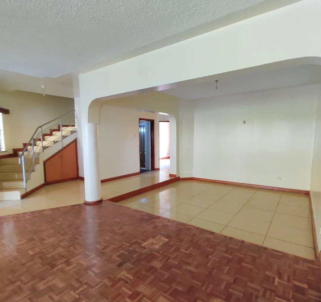 5-Ensuite Townhouse with Pool & Borehole - Lavington