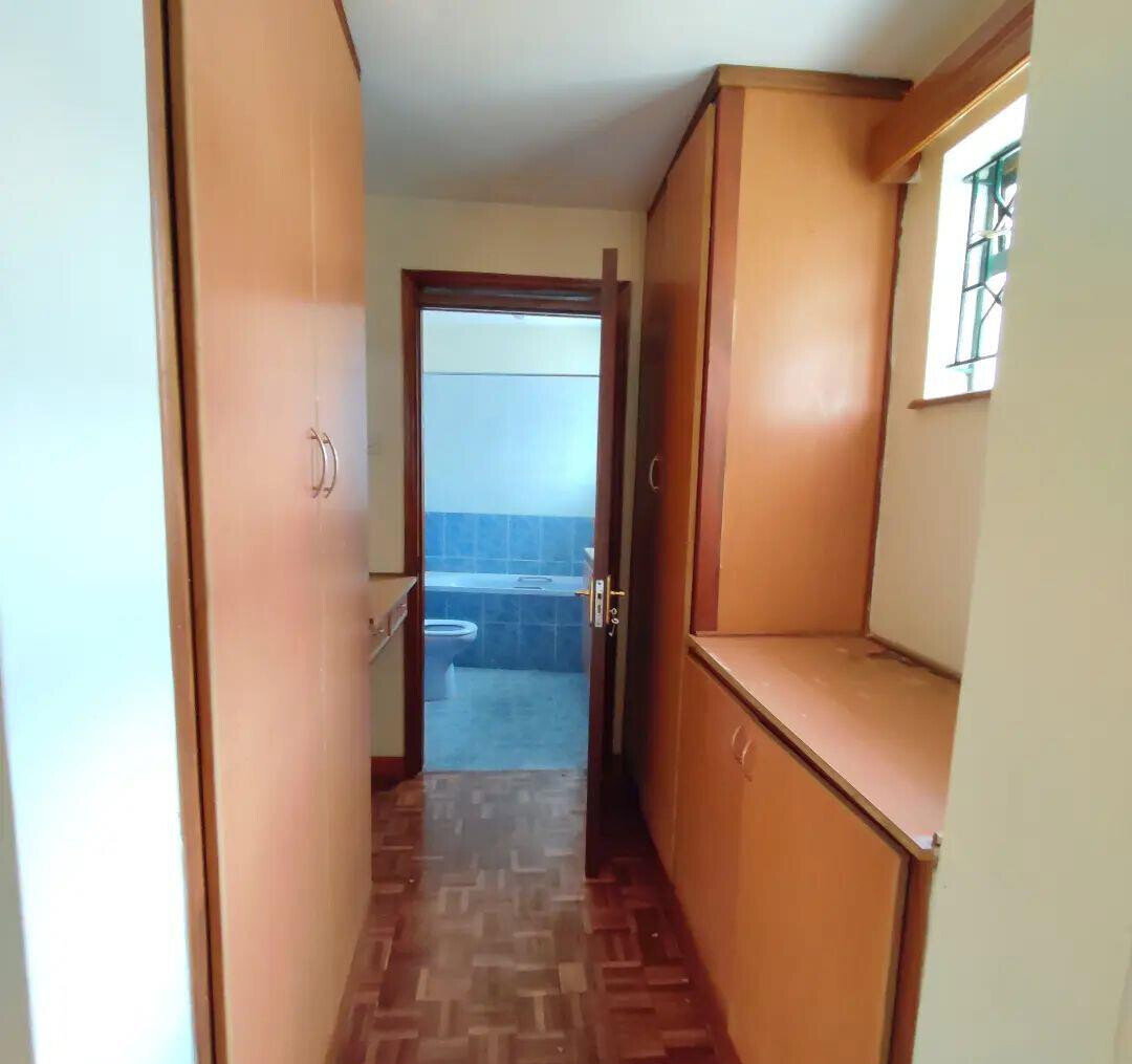5-Ensuite Townhouse with Pool & Borehole - Lavington