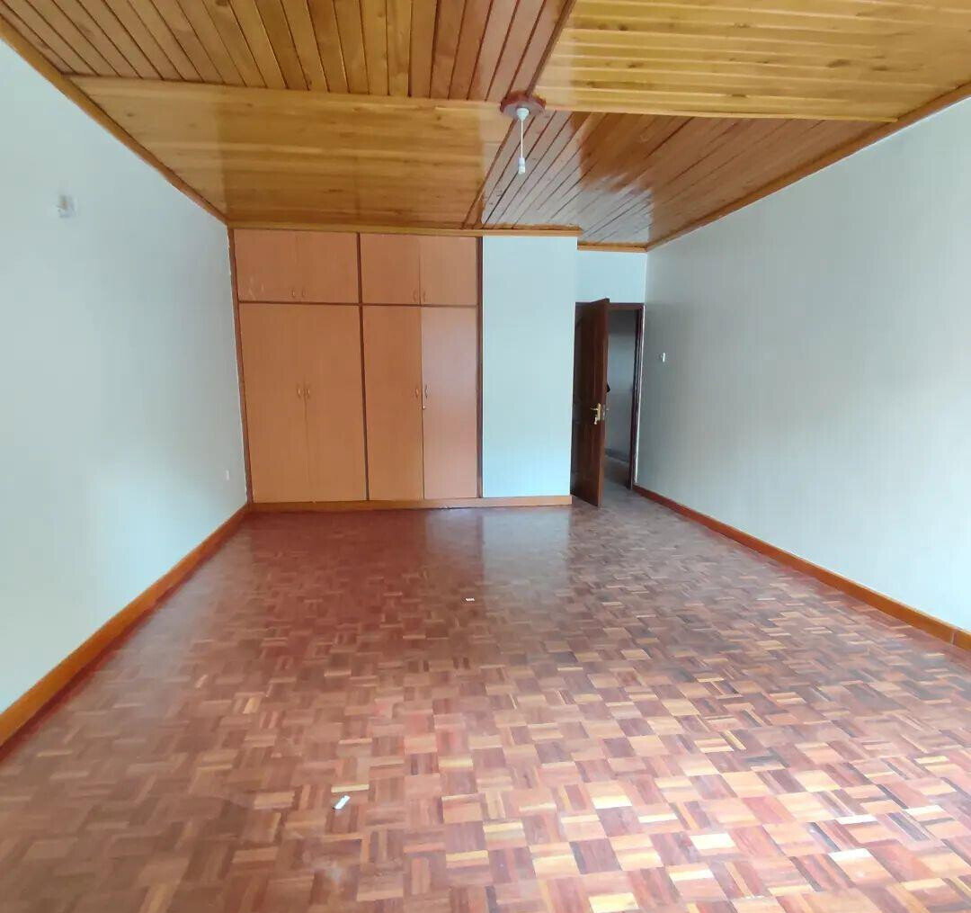5-Ensuite Townhouse with Pool & Borehole - Lavington