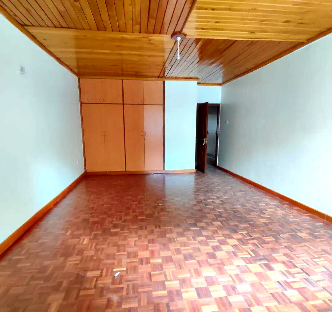 5-Ensuite Townhouse with Pool & Borehole - Lavington