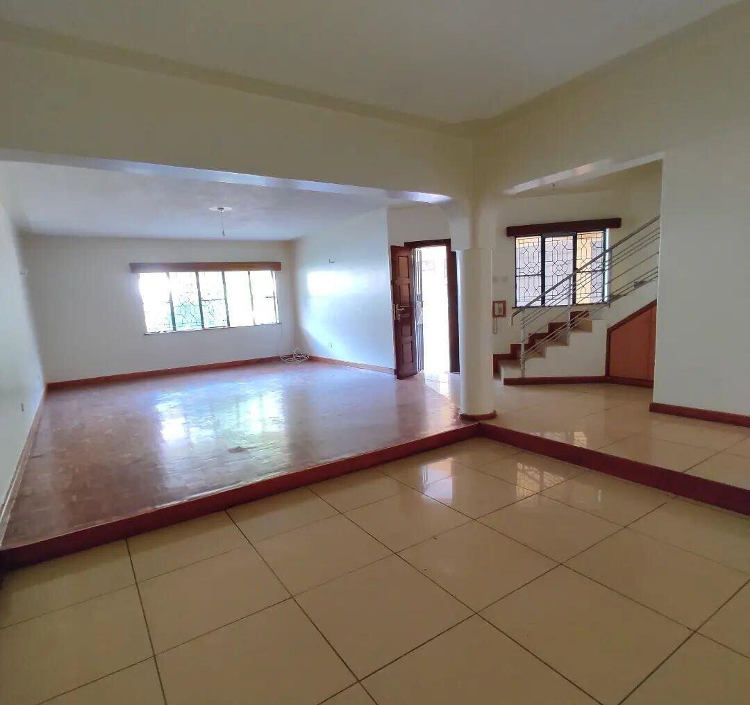5-Ensuite Townhouse with Pool & Borehole - Lavington