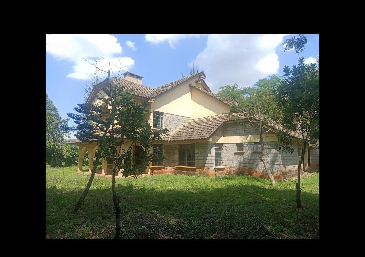 Executive 5-Ensuite Townhouse on 0.6 Acres with DSQ – Karen