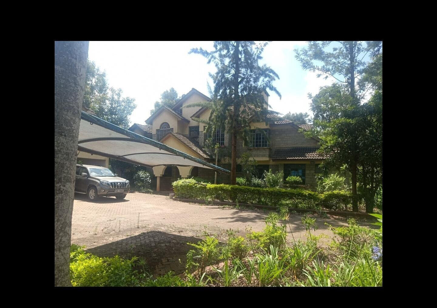 Executive 5-Ensuite Townhouse on 0.6 Acres with DSQ – Karen