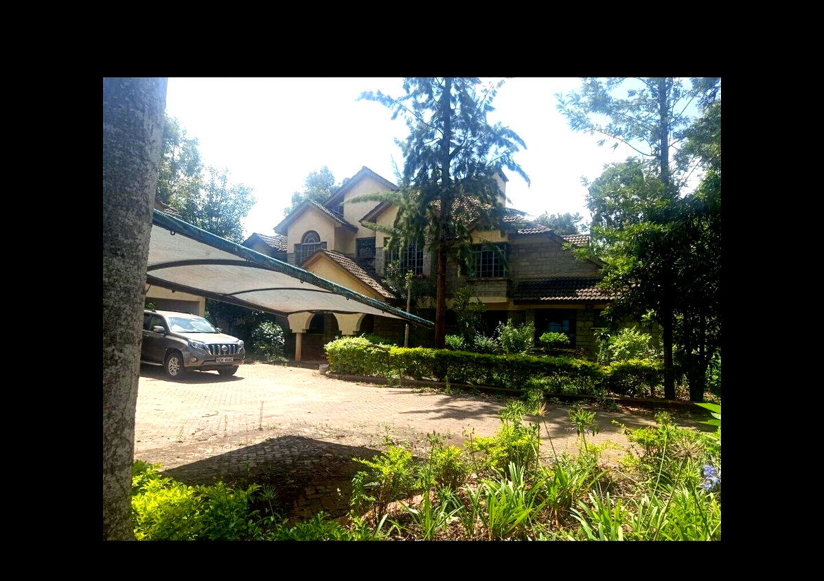 Executive 5-Ensuite Townhouse on 0.6 Acres with DSQ – Karen