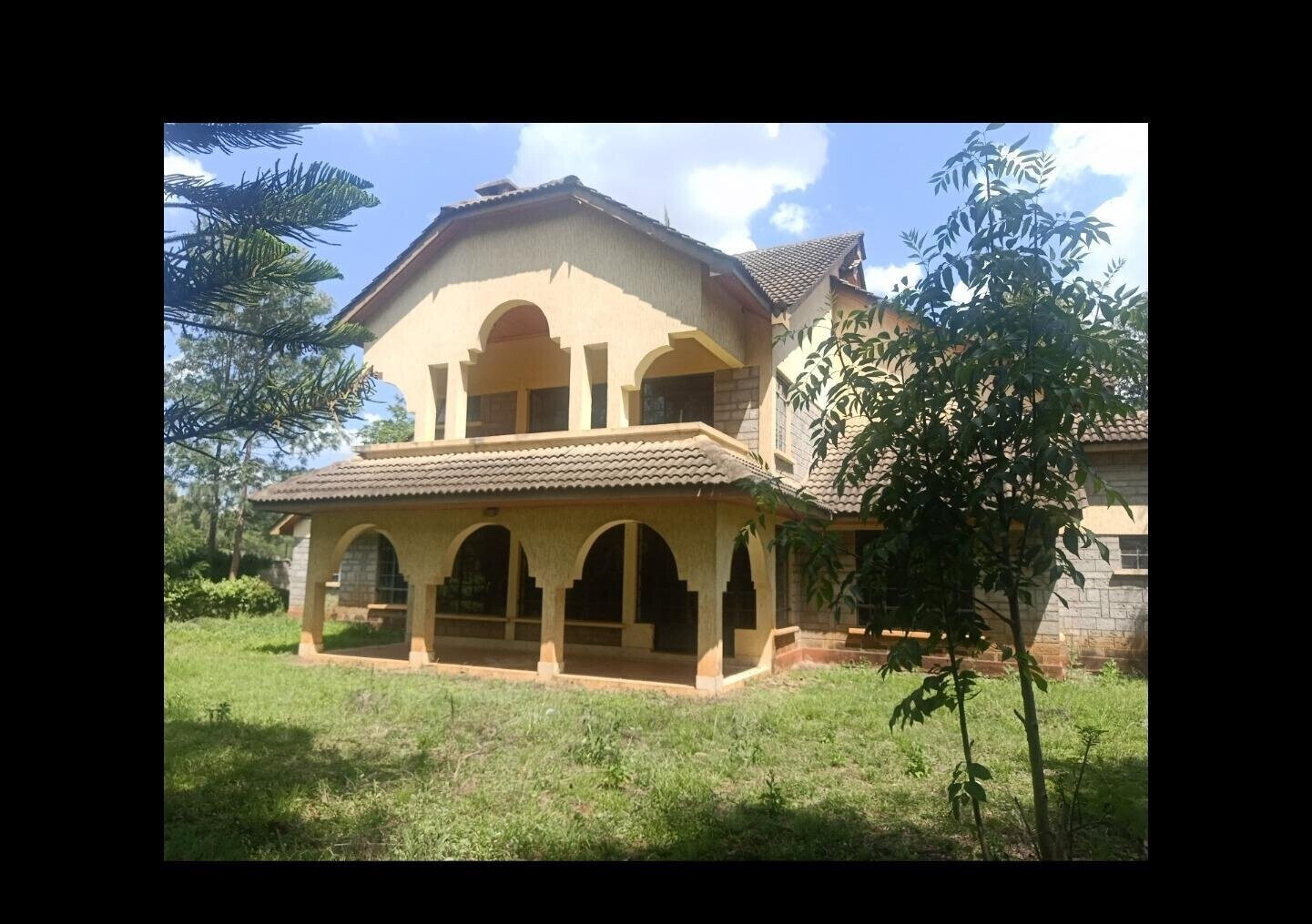 Executive 5-Ensuite Townhouse on 0.6 Acres with DSQ – Karen