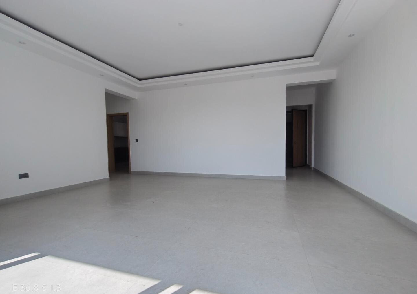 3 Ensuite Bedrooms with Closed Kitchen & Gym - Spring Valley