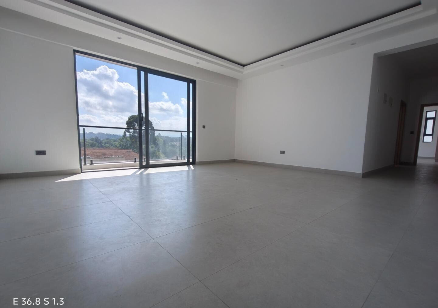 3 Ensuite Bedrooms with Closed Kitchen & Gym - Spring Valley