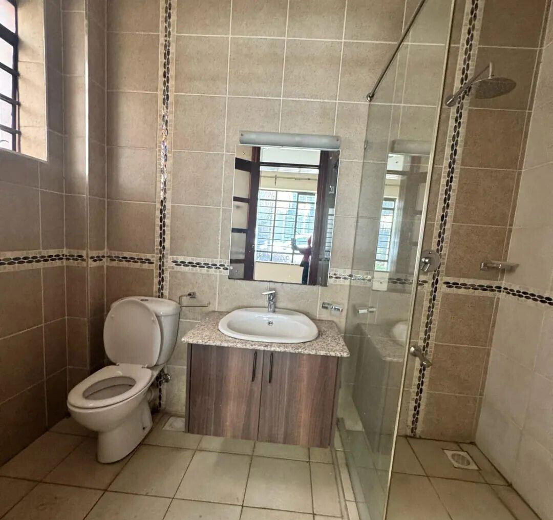 5BR Townhouse with Study & Rooftop Terrace - Lavington